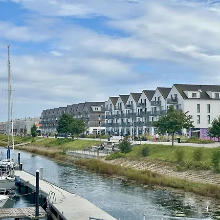 アパート Nordlicht, - Moderne In Direkter Strandnaehe Mit Eigenem Eingang, Sauna, Kaminofen, Terrasse Und Parkplatz オルペニッツ