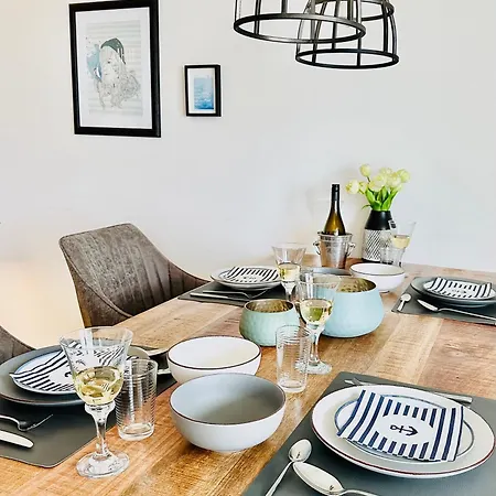 アパート Nordlicht, - Moderne In Direkter Strandnaehe Mit Eigenem Eingang, Sauna, Kaminofen, Terrasse Und Parkplatz オルペニッツ